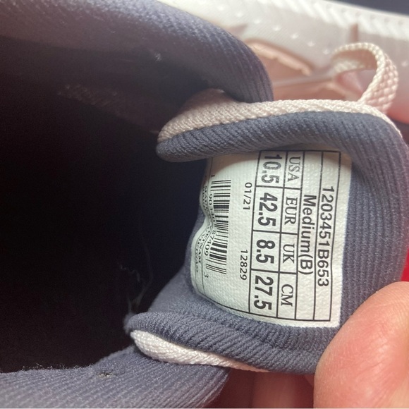 BROOKS Sz 10.5 Launch Lightweight Cushioning Lace Up Sneakers - Picture 12 of 13